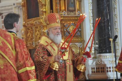 Храм Христа Спасителя. Пасхальное богослужение. На снимке: патриарх Московский и всея Руси Кирилл