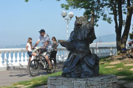 Лермонтовский бульвар . Памятник `У Лукоморья`.