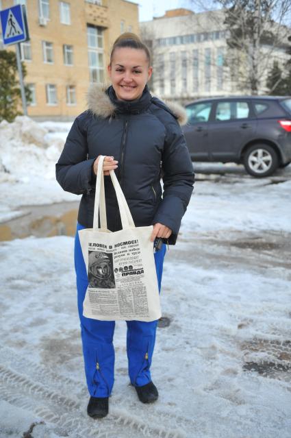 Звездный городк. На снимке: космонавт Елена Серова.