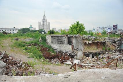 Территория парка `Зарядье` в Москве.