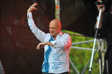 Певец, актер Гоша Куценко во время концерта в Парке Горького.