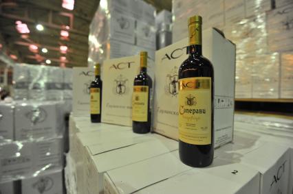 Грузинский алкоголь прошел таможенный контроль в России. На снимке: вино `Саперави`