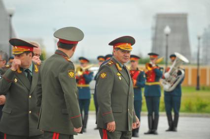 День памяти и скорби. Церемония открытия Федерального военного мемориального кладбища (ФВМК) в Мытищинском районе МО. На снимке: министр обороны РФ Сергей Шойгу (справа).