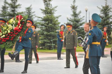 День памяти и скорби. Церемония открытия Федерального военного мемориального кладбища (ФВМК) в Мытищинском районе МО. На снимке: министр обороны РФ Сергей Шойгу (в центре).