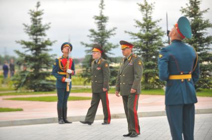 День памяти и скорби. Церемония открытия Федерального военного мемориального кладбища (ФВМК) в Мытищинском районе МО. На снимке: министр обороны РФ Сергей Шойгу (в центре).