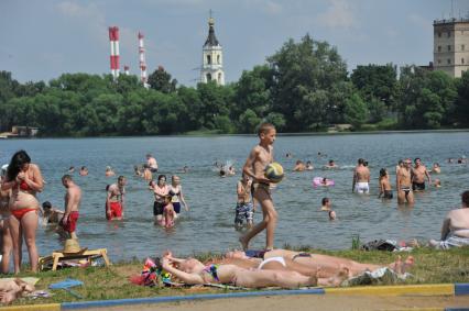 Старое Косино. Городской пляж на берегу Белого озера.