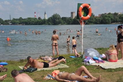 Старое Косино. Городской пляж на берегу Белого озера.