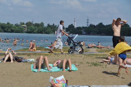 Старое Косино. Городской пляж на берегу Белого озера.