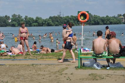 Старое Косино. Городской пляж на берегу Белого озера.