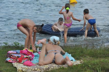 Старое Косино. Городской пляж на берегу Белого озера.