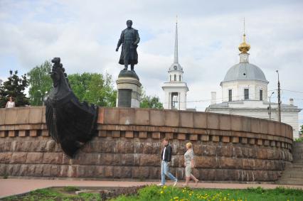 Виды Твери. На снимке: памятник Афанасию Никитину.