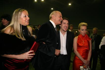 Диск64. Национальная премия в области кинематографии ЗОЛОТОЙ ОРЕЛ 2008 год. На снимке: Михалкова Татьяна, Михалков Никита, Смольянинов Артур и Шалаева Мария