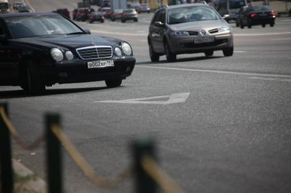 Волоколамское шоссе в районе Щукинской. На снимке: автомобиль едет по полосе, предназначенной для движения общественного транспорта.