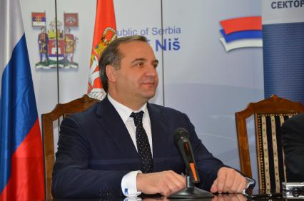 Визит главы МЧС В. Пучкова в Сербию.Подписание плана совместных мероприятий по обеспечению деятельности и развитию российско-сербского гуманитарного центра в городе Нише. На снимке: министр по делам гражданской обороны РФ Владимир Пучков