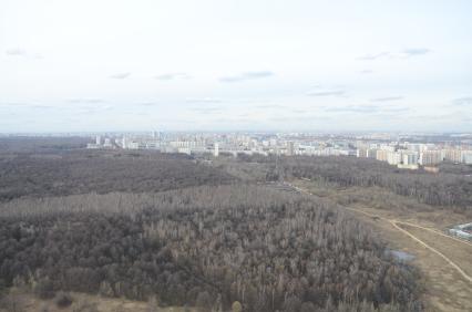 Полет на вертолете. На снимке: панорама Москвы из салона веролета.