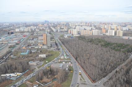 Полет на вертолете. На снимке: панорама Москвы из салона веролета.