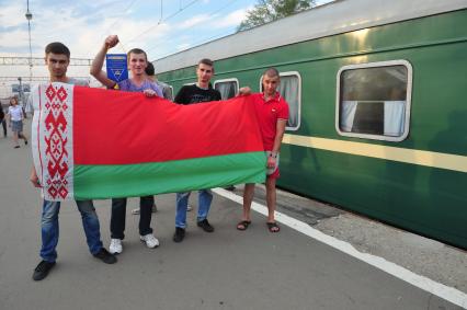 Ярославский вокзал. Студенты Белорусского студенческого отряда отправляются на всероссийскую стройку `Бованенково` на Ямал.