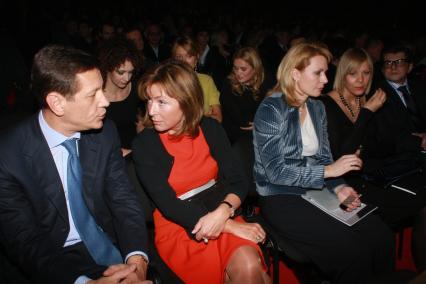 Диск64. Национальная премия в области кинематографии ЗОЛОТОЙ ОРЕЛ 2009 год. На снимке: вице-премьер правительства РФ Жуков Александр с женой