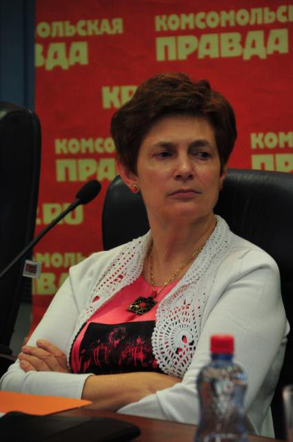 Пресс-центр ИД `Комсомольская правда`. Круглый стол на тему: `Пенсионная реформа и негосударственное пенсионное страхование: как копить на будущую пенсию?`. На снимке: начальник Департамента организации и контроля инвестиционных процессов Пенсионного фонда России Елена Блинова.