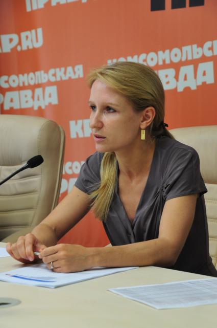 Пресс-центр ИД `Комсомольская правда`. Тема: `Ипотечный бум-2013`. На снимке: руководитель Аналитического центра Агентства по ипотечному жилищному кредитованию ОАО `АИЖК` Анна Любимцева.