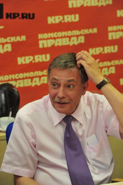 Пресс-центр ИД `Комсомольская правда`. Тема: `Создание центров сертификации квалификаций: проблемы и перспективы `. На снимке: проректор Российского государственного университета туризма и сервиса Юрий Копылов.
