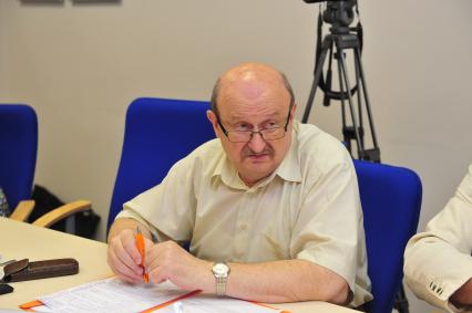 Пресс-центр ИД `Комсомольская правда`. Тема: `Создание центров сертификации квалификаций: проблемы и перспективы `. На снимке: советник ректора НГТУ МИСиС Юрий Крупин.