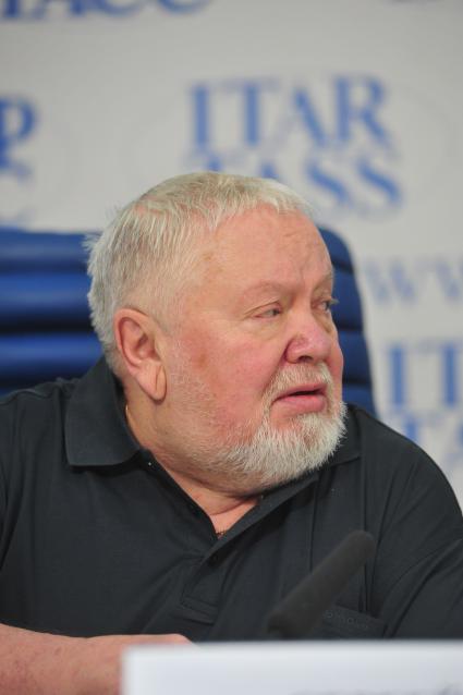 Пресс-конференция, посвященная открытию летней киноакадемии Н.Михалкова. На снимке: режиссер Сергей Соловьев.