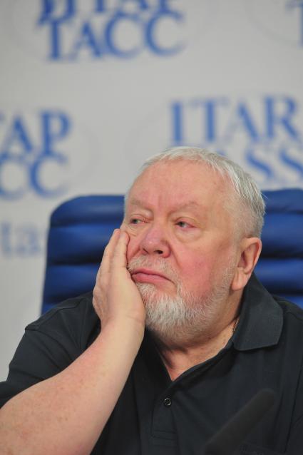 Пресс-конференция, посвященная открытию летней киноакадемии Н.Михалкова. На снимке: режиссер Сергей Соловьев.