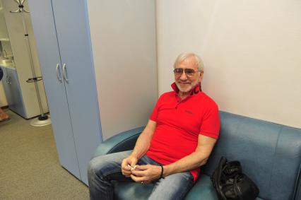 ИД `Комсомольская правда`.  Сценарист, кинорежиссер, драматург, актер Виктор Мережко.