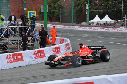 Автошоу Moscow City Racing. День второй. На снимке:   гоночный болид команды Marussia F1 Team