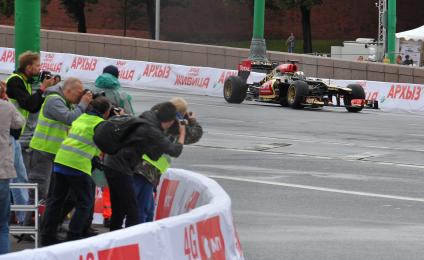 Автошоу Moscow City Racing. День второй. На снимке: гоночный болид команды Lotus F1 Team