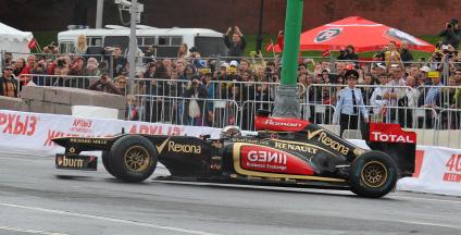 Автошоу Moscow City Racing. День второй. На снимке: гоночный болид команды Lotus F1 Team