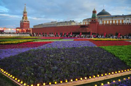 Красная площадь. Завершение Фестиваля живых цветов, посвященного 120-летию ГУМа.