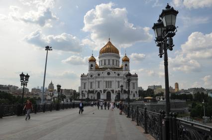 Патриарший мост. Храм Христа Спасителя.