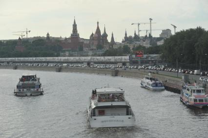 Виды Москвы. Прогулки на теплоходе по Москве-реке.