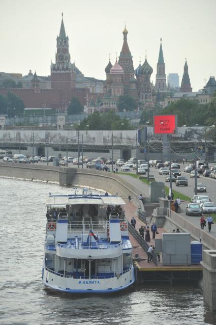 Виды Москвы. Прогулки на теплоходе по Москве-реке.