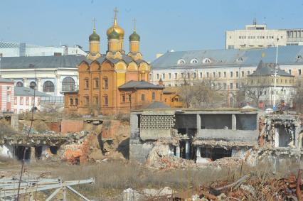 Москомархитектура объявила международный конкурс на ландшафтно-архитектурную концепцию парка `Зарядье`. На снимке: собор Знаменского монастыря.