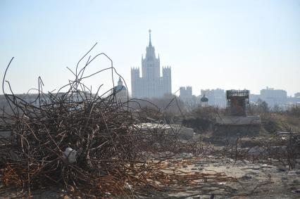 Москомархитектура объявила международный конкурс на ландшафтно-архитектурную концепцию парка `Зарядье`. На снимке: территория бывшей гостиницы `Россия`