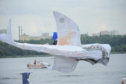 Фестиваль самодельных летательных аппаратов Red Bull Flugtag в Строгино.