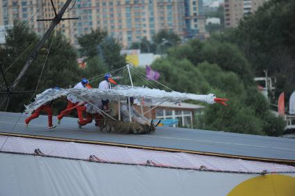 Фестиваль самодельных летательных аппаратов Red Bull Flugtag в Строгино.