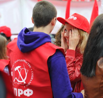 Площадь Революции. Митинг сторонников КПРФ против правительственного реформирования РАН. На снимке: участнки митинга