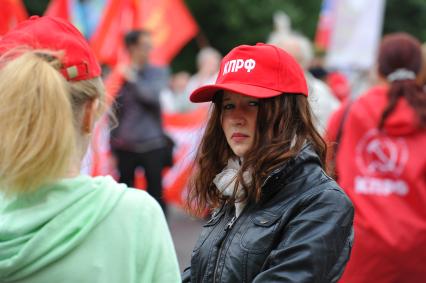 Площадь Революции. Митинг сторонников КПРФ против правительственного реформирования РАН. На снимке: участнки митинга