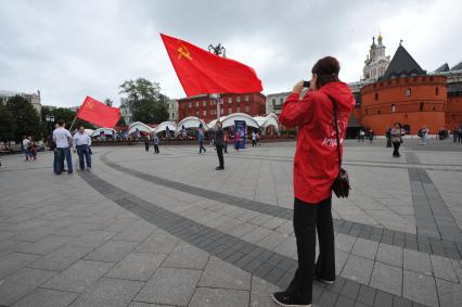 Площадь Революции. Митинг сторонников КПРФ против правительственного реформирования РАН. На снимке: участнки митинга