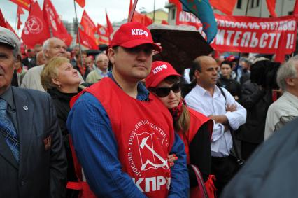 Площадь Революции. Митинг сторонников КПРФ против правительственного реформирования РАН. На снимке: участнки митинга