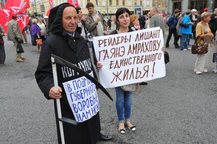 Площадь Революции. Митинг сторонников КПРФ против правительственного реформирования РАН. На снимке: участнки митинга