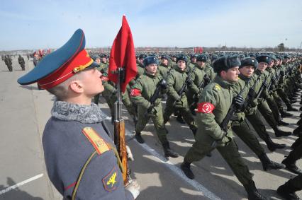 Полигон `Алабино`. Репетиция Парада Победы , который пройдет 9 мая на Красной площади. На снимке: военнослужащие парадного расчета пешей и механизированной колонн.