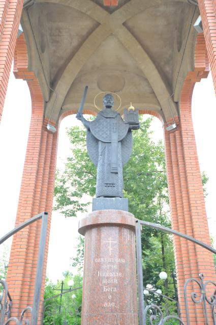 г.Можайск. На снимке: памятник Николаю Чудотворцу на старой площади.
