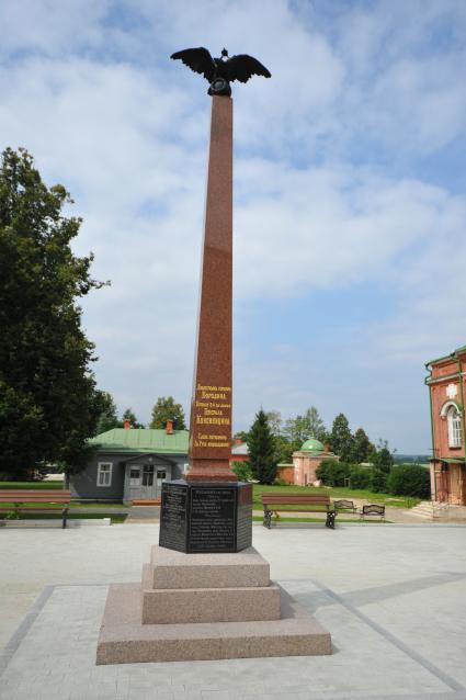 Бородино. Бородинское поле. Спасо-Бородинский женский 
монастырь. На снимке: памятник 3-й пехотной дивизии генерала П.П.Коновницына.