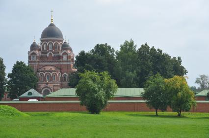 Бородино. Бородинское поле. Спасо-Бородинский женский 
монастырь. На снимке: Собор Владимирской иконы.