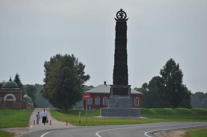 Бородино. Бородинское поле. На снимке: памятник `Благодарная Россия`.